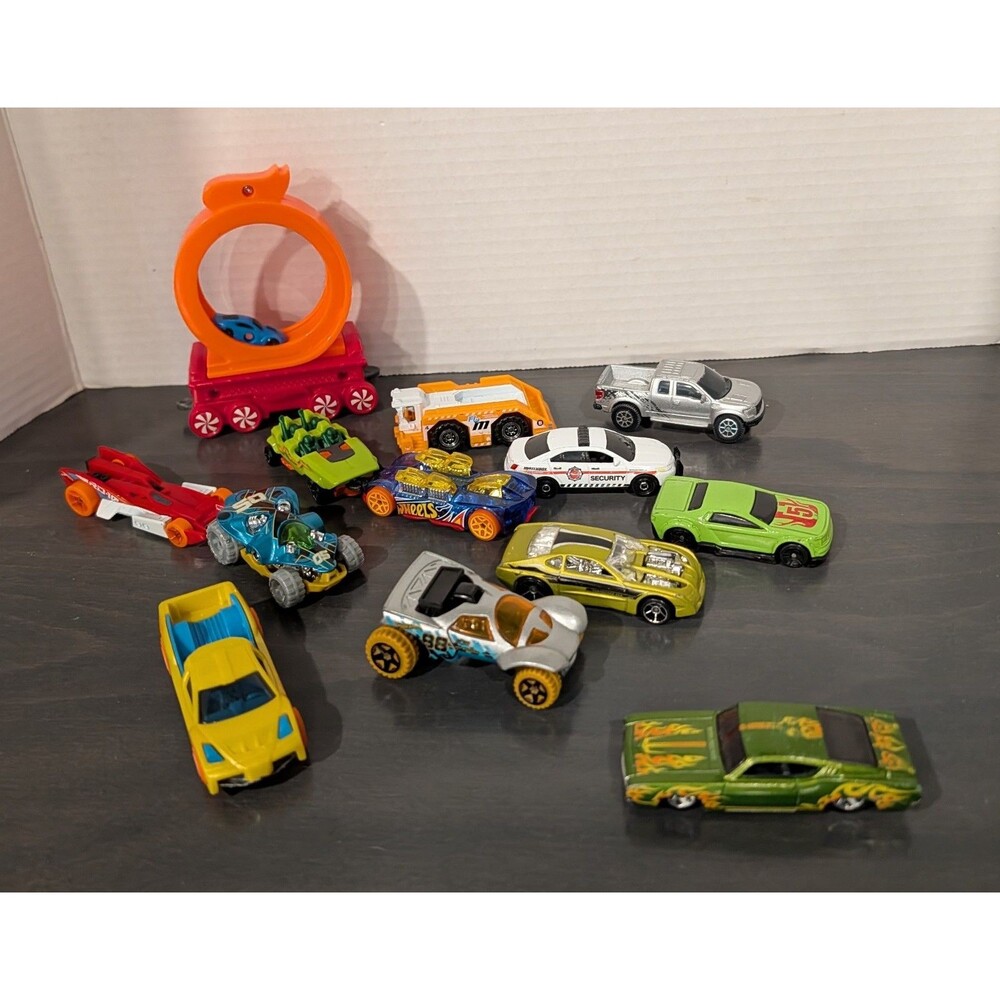 Matchbox Hot Wheels Maisto Lot of Die Cast/Plastic Cars Lot of 13